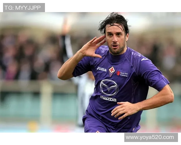 从默默无闻到一球成名的足球明星传奇之路