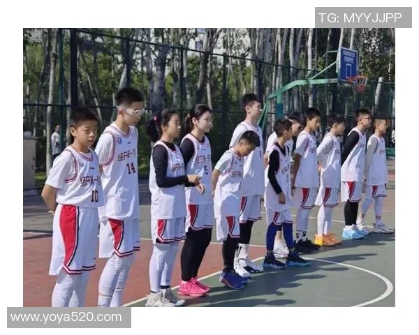 篮球场上那些默默奉献的擦场地明星们的故事与荣耀 篮球场上那些默默奉献的擦场地明星们的故事与荣耀